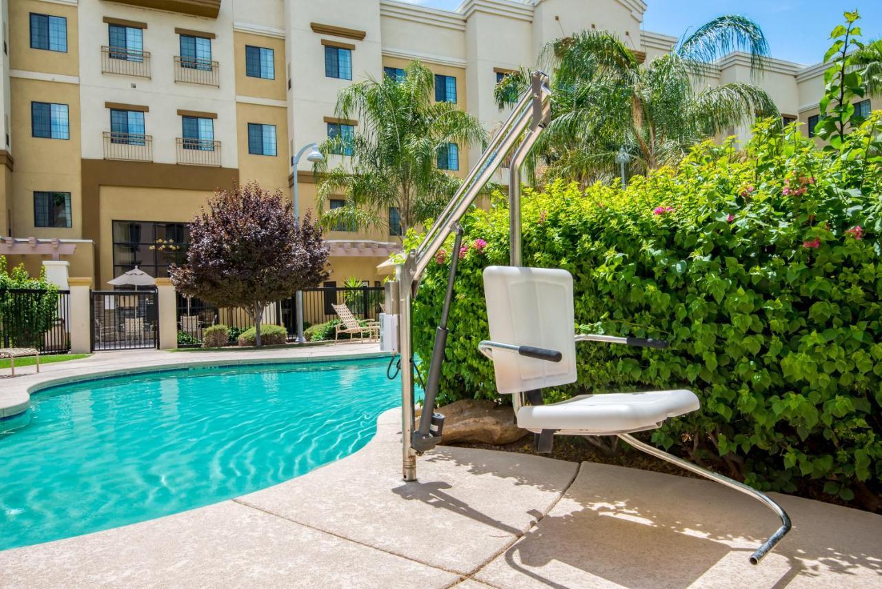 Holiday Inn Express & Suites Phoenix Glendale Dist By Ihg Eksteriør bilde