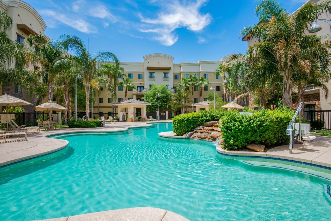 Holiday Inn Express & Suites Phoenix Glendale Dist By Ihg Eksteriør bilde