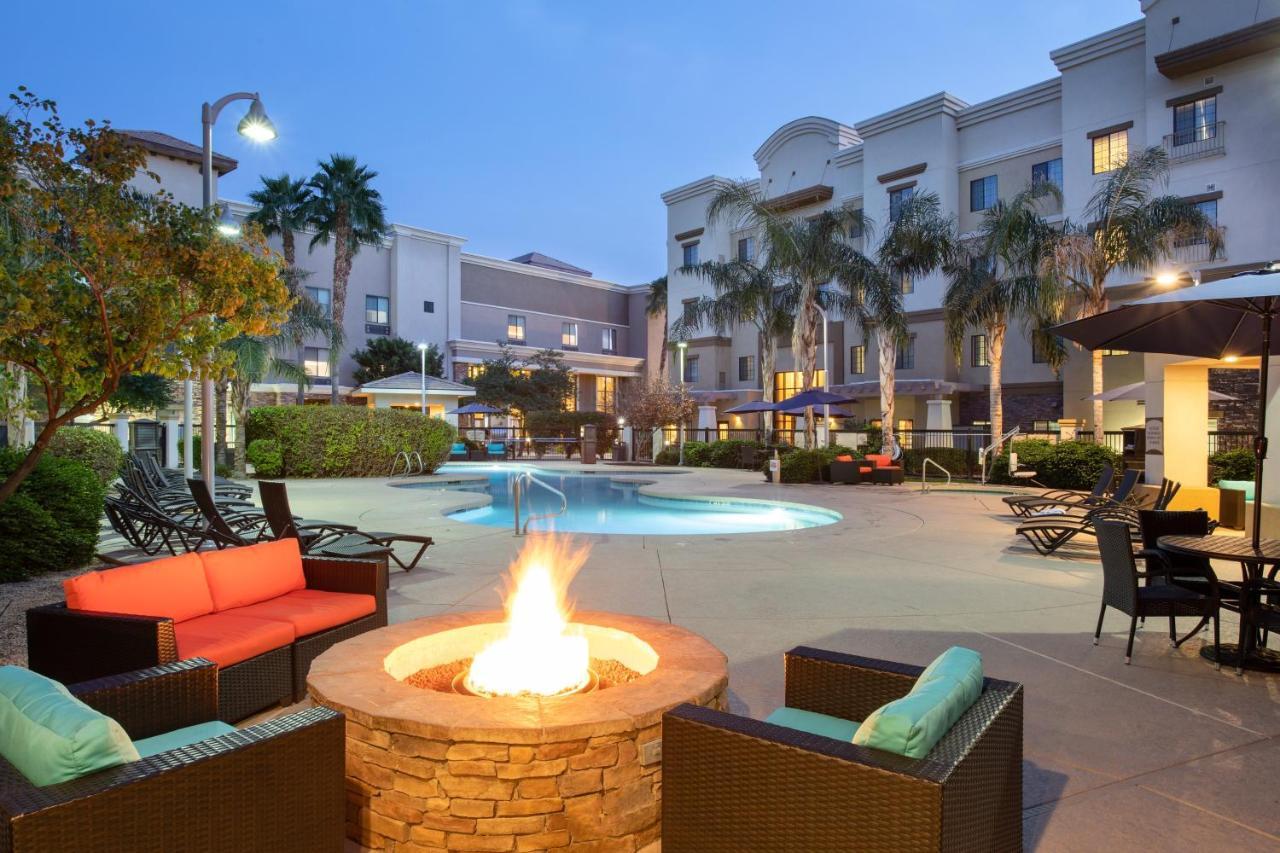 Holiday Inn Express & Suites Phoenix Glendale Dist By Ihg Eksteriør bilde
