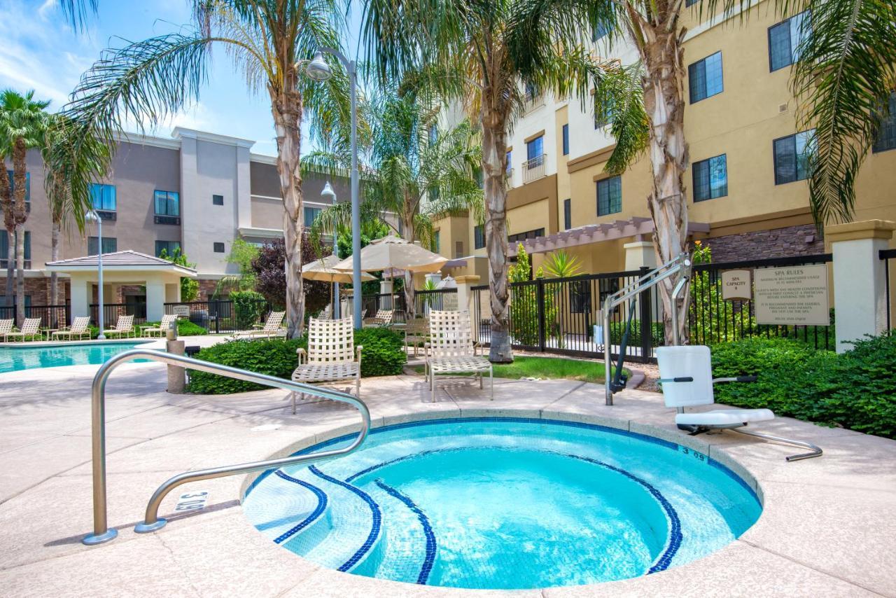 Holiday Inn Express & Suites Phoenix Glendale Dist By Ihg Eksteriør bilde