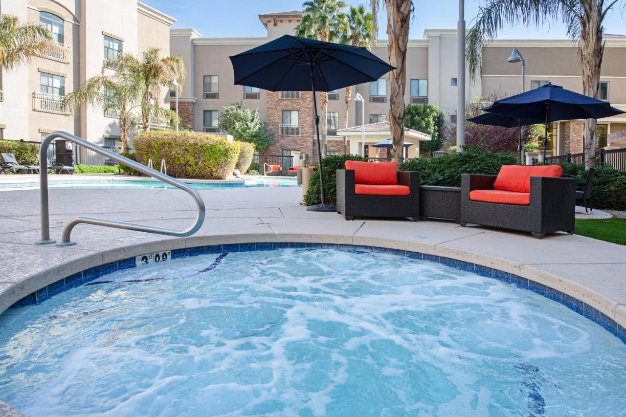 Holiday Inn Express & Suites Phoenix Glendale Dist By Ihg Eksteriør bilde